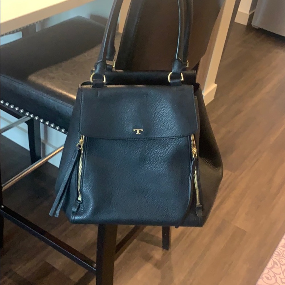 ** Tory Burch BLACK LEATHER half-moon purse **